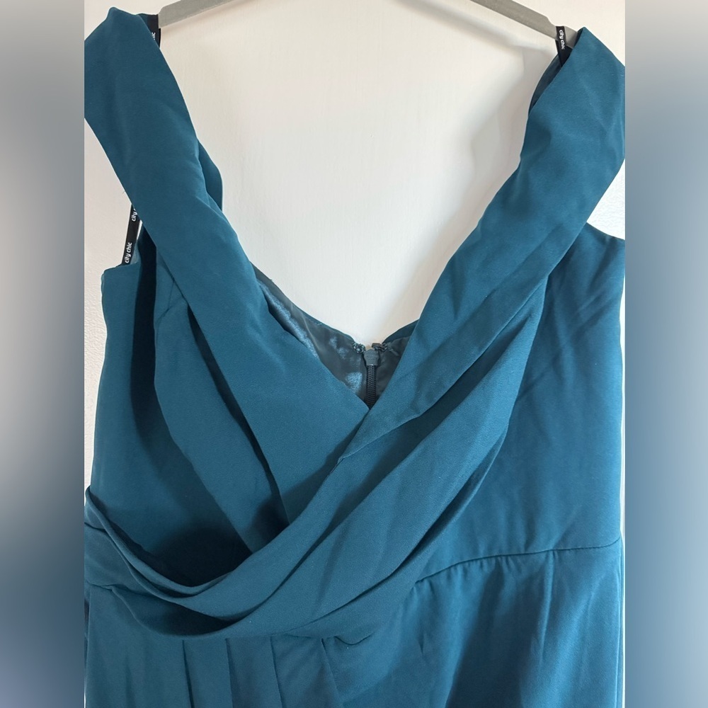 Elegant Teal Evening Dress - Picture 2 of 3
